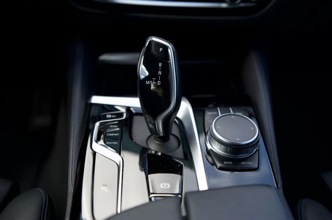 Аренда BMW 5 series G30 540 XDrive Прокат