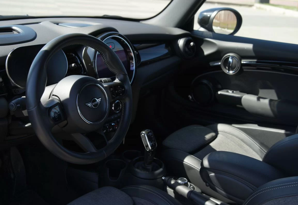 Аренда Mini Cooper Cabrio 2021 прокат