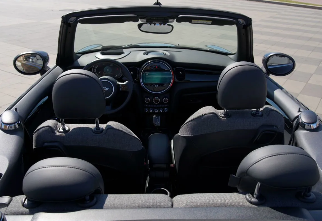 Аренда Mini Cooper Cabrio 2021 прокат