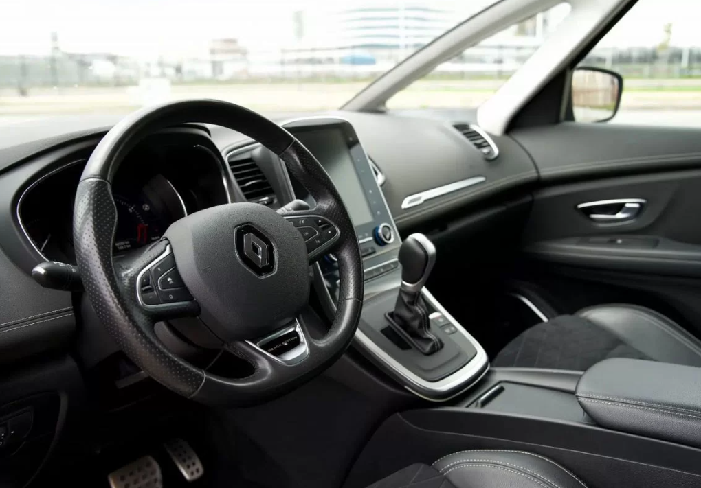 Аренда Renault Scenic прокат